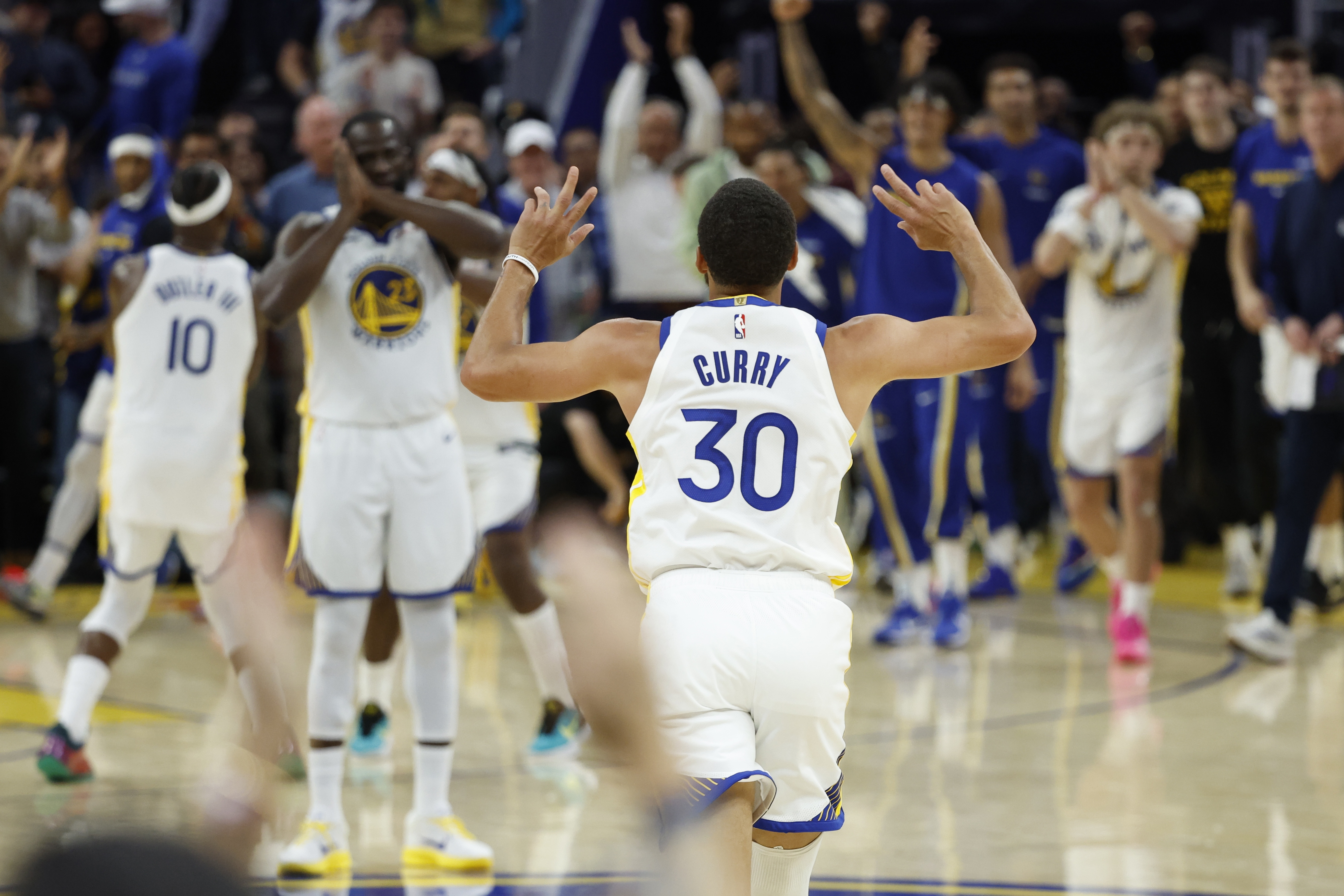 必一体育官网-邓利维：不想让球队在库里离开后瞬间崩塌 所以要谨慎对待选秀权