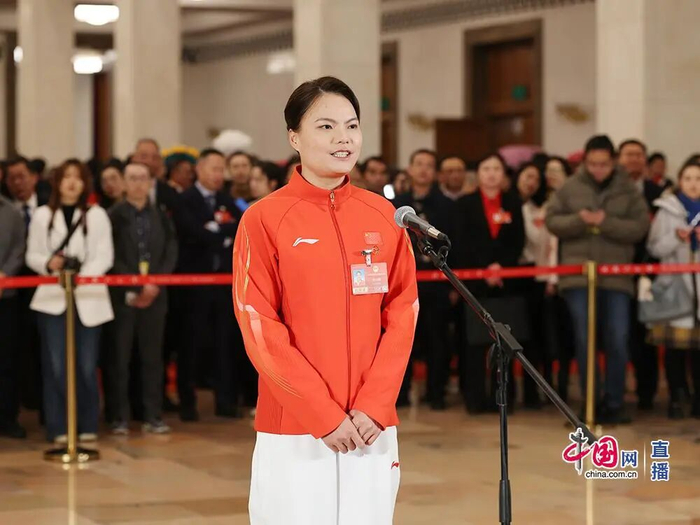 必一体育官网-江西奥运冠军徐诗晓亮相两会“代表通道”！|水上运动|全国两会|中国奥运代表团|巴黎奥运会|世锦赛_新浪新闻